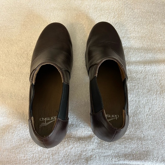 Dansko Women’s Marilyn style brown leather ankle bootie slip-on style no zippers - Picture 2 of 10